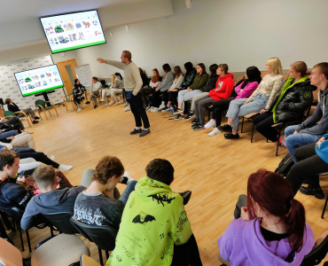 Centrs MARTA īsteno darbnīcu ciklu jauniešiem “Kā mācēt attiecības?”